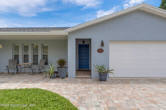 2016 Abalone Ave in Indialantic, FL - Foto de edificio - Building Photo