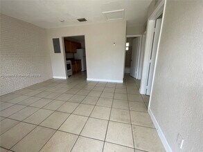 534 NW 23rd Ave-Unit -2 in Fort Lauderdale, FL - Building Photo - Building Photo