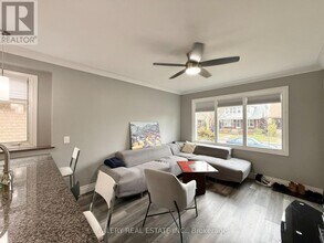 1102 Langlois Ave in Windsor, ON - Foto de edificio - Building Photo