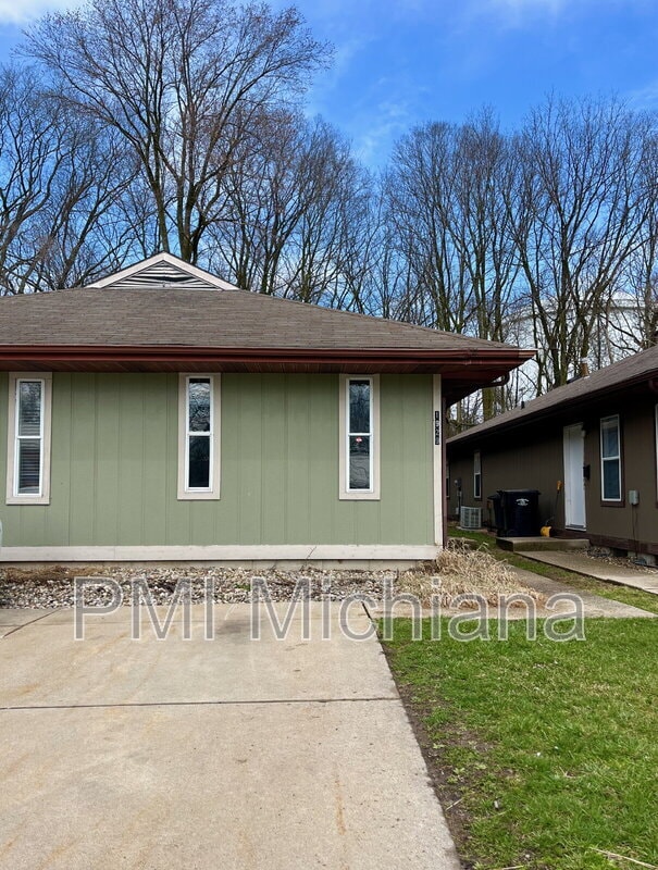 1929 Greenock St in South Bend, IN - Building Photo - Building Photo
