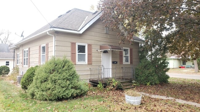 property at 611 7th St NW