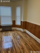 2 Cypress St, Unit 1 in Somerville, MA - Foto de edificio - Building Photo