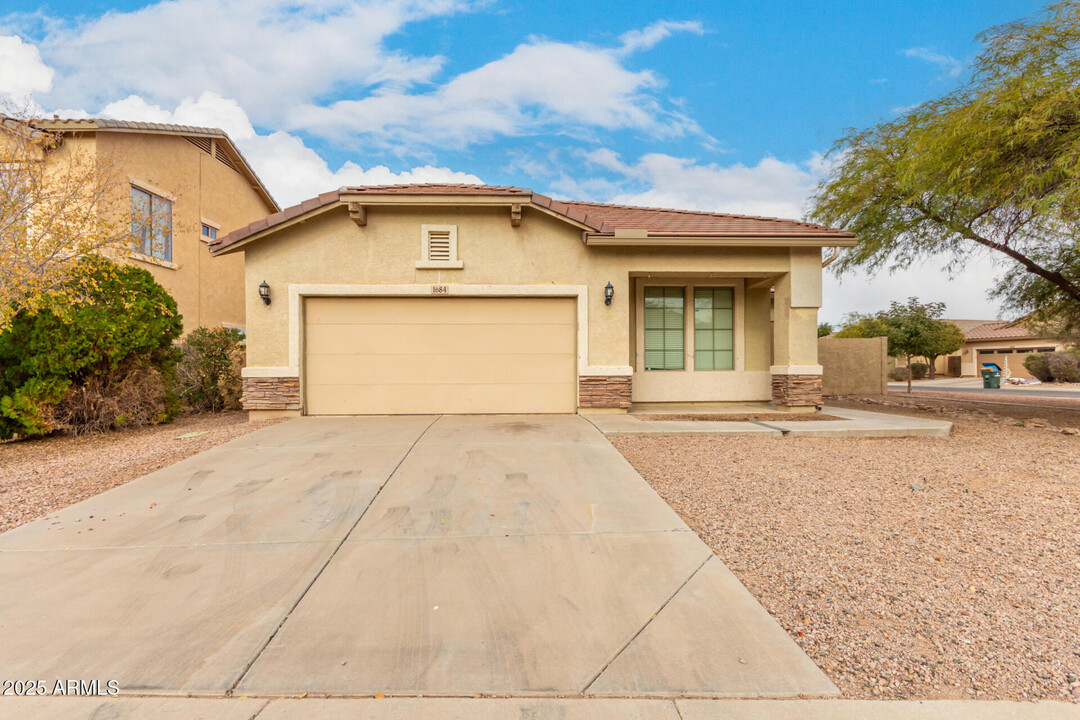 1684 E Silver Reef Dr in Casa Grande, AZ - Building Photo