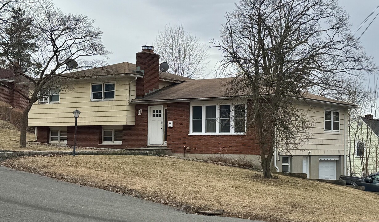 205 Ardmore St in Bridgeport, CT - Building Photo