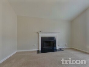 162 Whetstone Way in Villa Rica, GA - Foto de edificio - Building Photo