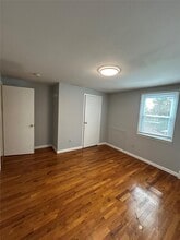 14 Walnut Ave E in Farmingdale, NY - Building Photo - Building Photo