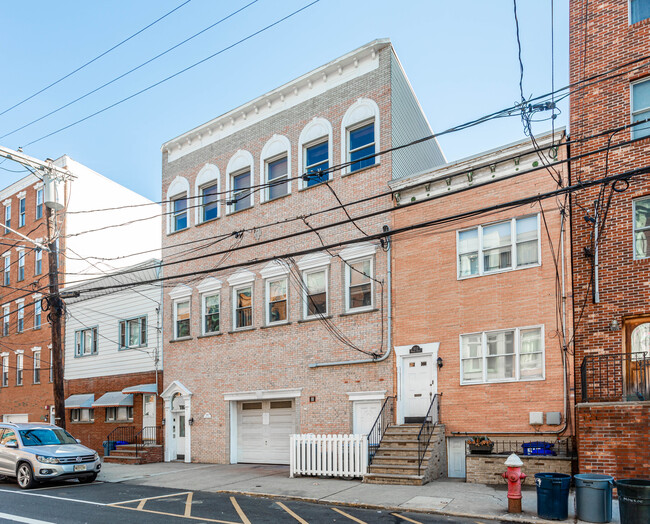 519 Monroe St in Hoboken, NJ - Foto de edificio - Building Photo