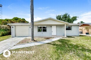1753 Kenilworth St in Holiday, FL - Building Photo