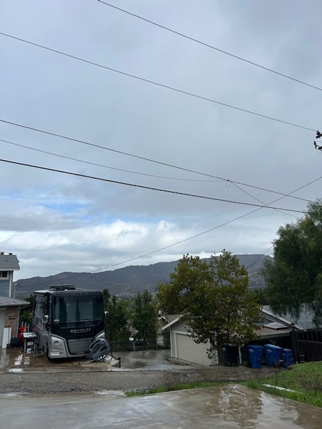 6015 Peppertree Ln in Simi Valley, CA - Building Photo - Building Photo