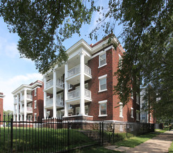 Colonial Court in Kansas City, MO - Foto de edificio - Building Photo