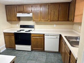 2413 Suwanee Ln in Fort Walton Beach, FL - Building Photo - Building Photo
