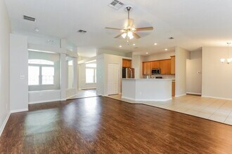 2392 Watermill Dr in Orange Park, FL - Foto de edificio - Building Photo