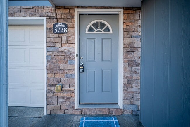 3728 Saddle Horn Trail in Ogden, KS - Foto de edificio - Building Photo