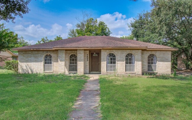 7523 Antoine Dr