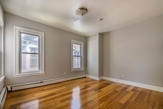 383 Myrtle Ave in Bridgeport, CT - Building Photo - Building Photo