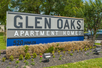 Glen Oaks in Beaumont, TX - Building Photo - Building Photo