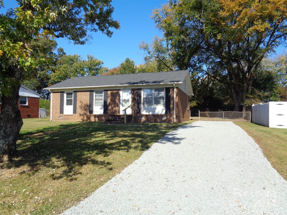 4233 Donnybrook Pl in Charlotte, NC - Building Photo