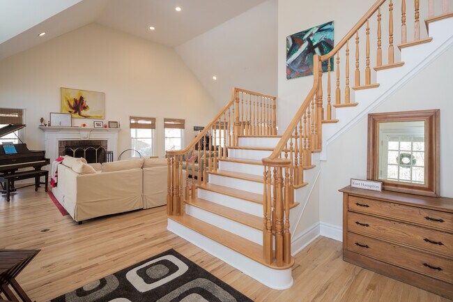 19 Grape Arbor Ln in East Hampton, NY - Building Photo - Building Photo