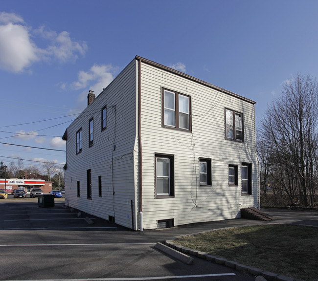 162 Carleton Ave in East Islip, NY - Building Photo - Building Photo