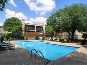 5560 Medical Center Apartments in Oklahoma City, OK - Foto de edificio - Building Photo