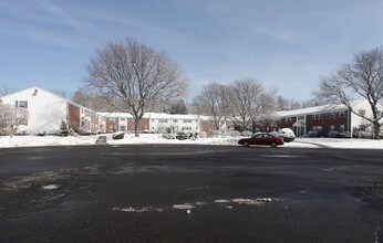 Parson's Village Condominiums in Rocky Hill, CT - Building Photo - Building Photo