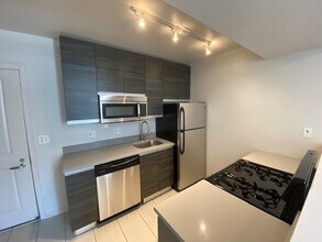 30 E Roosevelt Rd in Chicago, IL - Building Photo - Building Photo