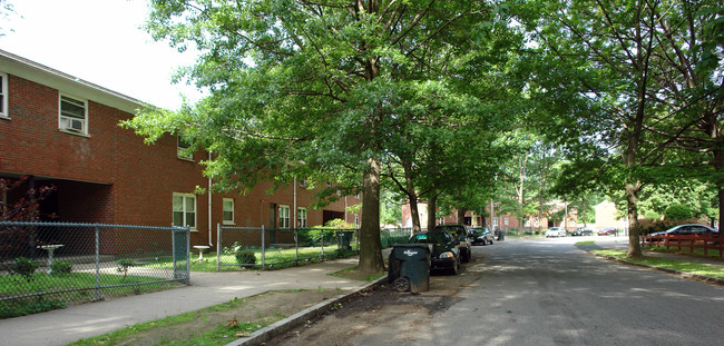 40-160 Sanderson St in Springfield, MA - Foto de edificio - Building Photo