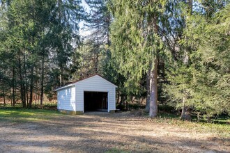 33 White Hollow Rd in Salisbury, CT - Building Photo - Building Photo