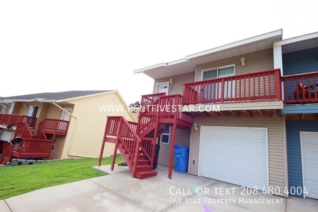 property at 341 La Valle Strada Ln