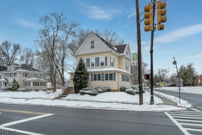 302 Walnut Ave in Cranford, NJ - Building Photo - Building Photo
