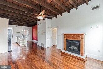 1911 Green St in Philadelphia, PA - Building Photo - Building Photo