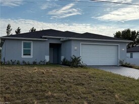 207 Baytree Dr in Rotonda West, FL - Building Photo