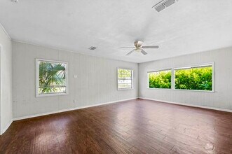 210 E 65th St in Jacksonville, FL - Building Photo - Building Photo