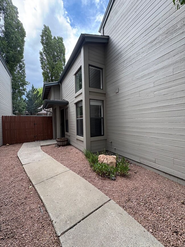 4130 E Spring Meadows Cir in Flagstaff, AZ - Building Photo - Building Photo