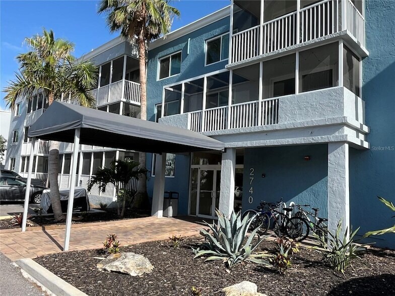 2740 Coconut Bay Ln, Unit 316 in Sarasota, FL - Foto de edificio