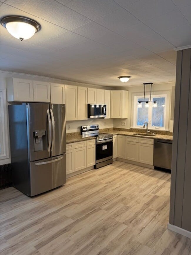 16 Knightville Dam Road in Huntington, MA - Building Photo - Building Photo