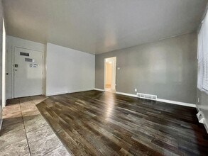 4218-4220 Curwood Ave SE in Grand Rapids, MI - Foto de edificio - Building Photo