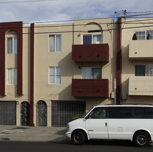 607 Villa St in Daly City, CA - Foto de edificio - Building Photo