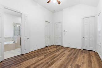 1303 Sherwood Point Ln in Houston, TX - Building Photo - Building Photo