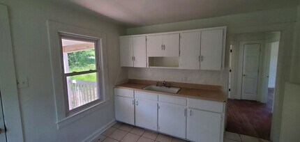 1000 Arbor Dr in Greensboro, NC - Building Photo - Building Photo