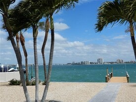 337 1st St W in St. Petersburg, FL - Building Photo