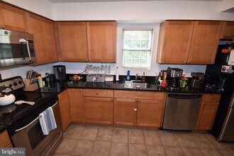 2050 N Calvert St in Arlington, VA - Building Photo - Building Photo