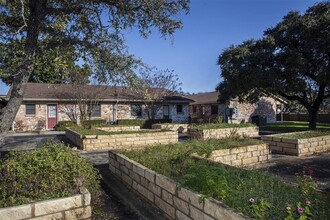 8219 Perrin Beitel in San Antonio, TX - Building Photo - Building Photo