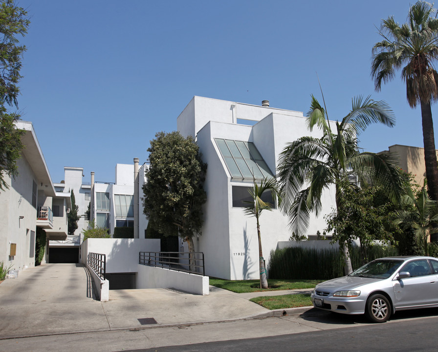 11925 Goshen Ave in Los Angeles, CA - Building Photo