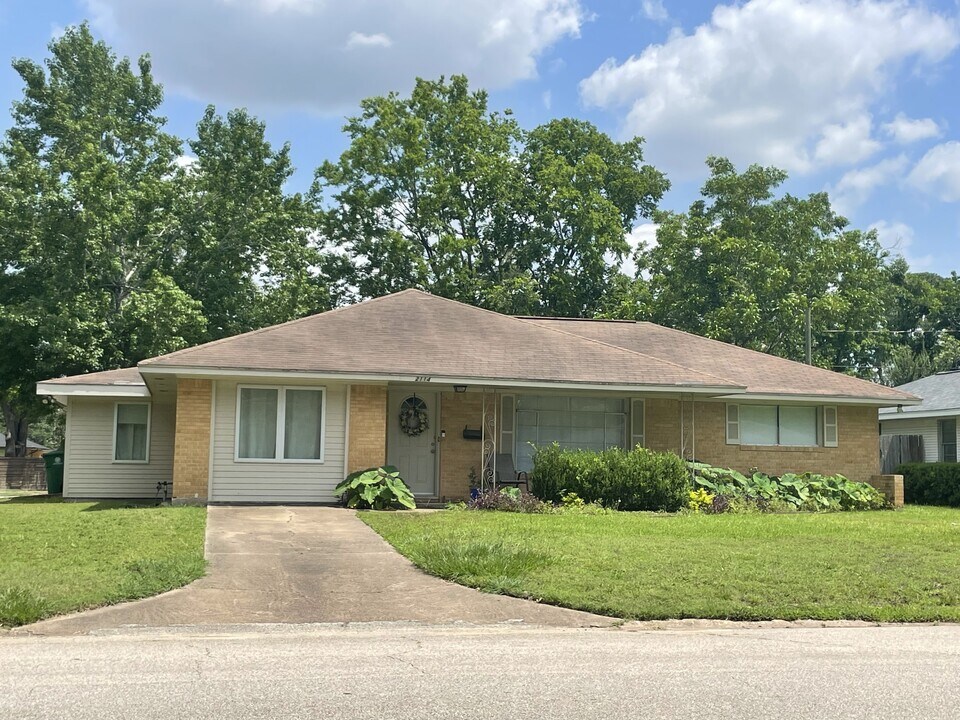 2114 Hewitt Dr in Houston, TX - Building Photo