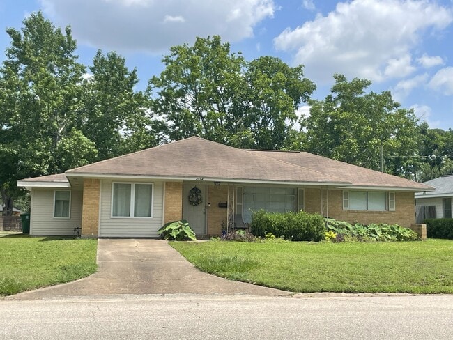 property at 2114 Hewitt Dr
