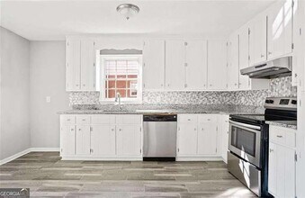 5232 Ridge Forest Dr in Stone Mountain, GA - Building Photo - Building Photo