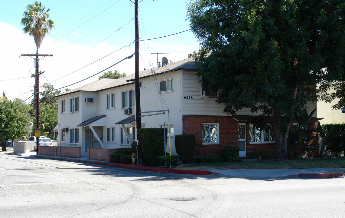 6258 Whitsett Ave in North Hollywood, CA - Building Photo