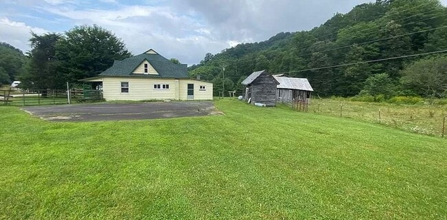 7733 Old US Hwy 421 in Zionville, NC - Building Photo - Building Photo