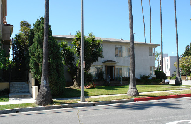 680 S Norton Ave in Los Angeles, CA - Foto de edificio - Building Photo